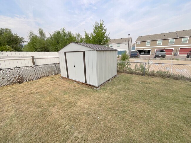 Building Photo - 3 Bedroom Home Available Near S Academy Bl...