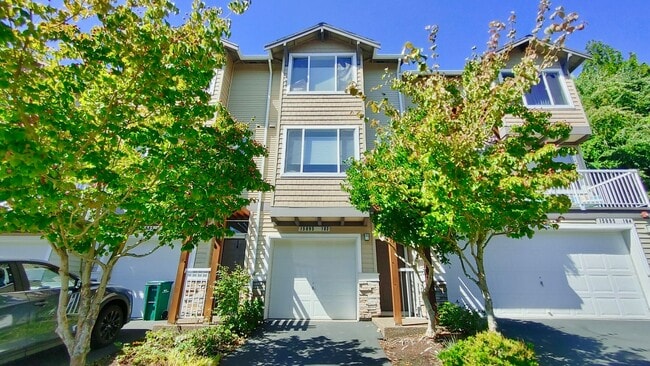 Building Photo - **PRICE REDUCTION** Darling 2 Bedroom Cond...