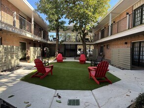 Building Photo - 1801 Cortlandt St