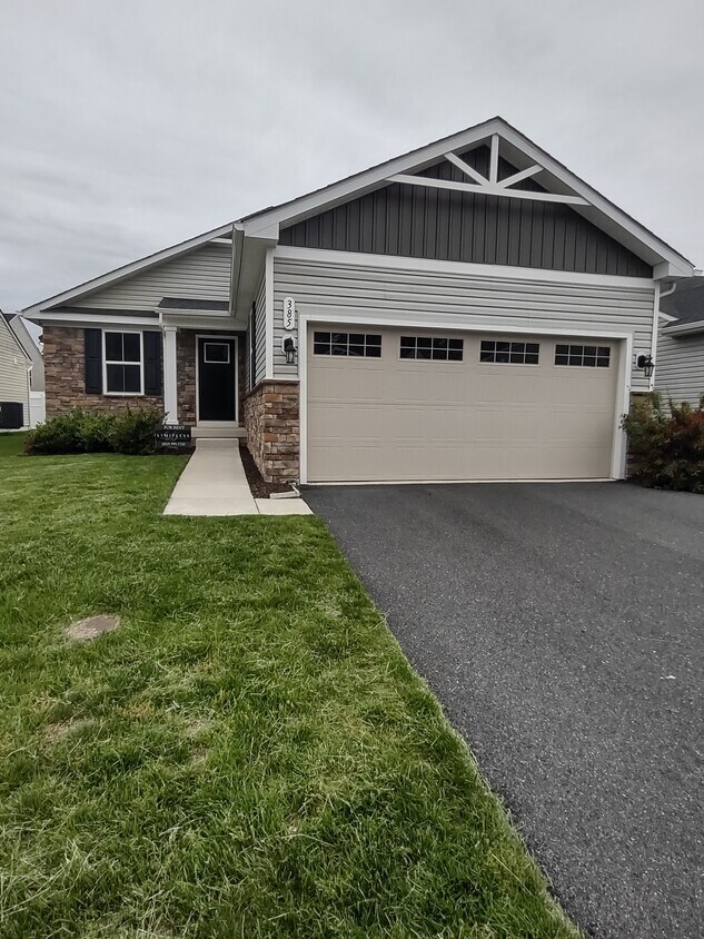 Foto principal - 385 Charlestown Crossing Blvd