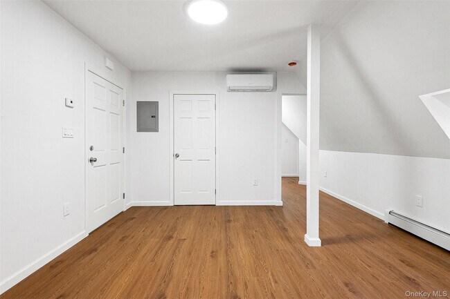 Foto del edificio - 100-05 69th Ave