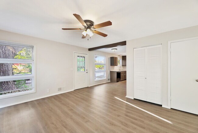 Foto del edificio - 6020 N East Park View St