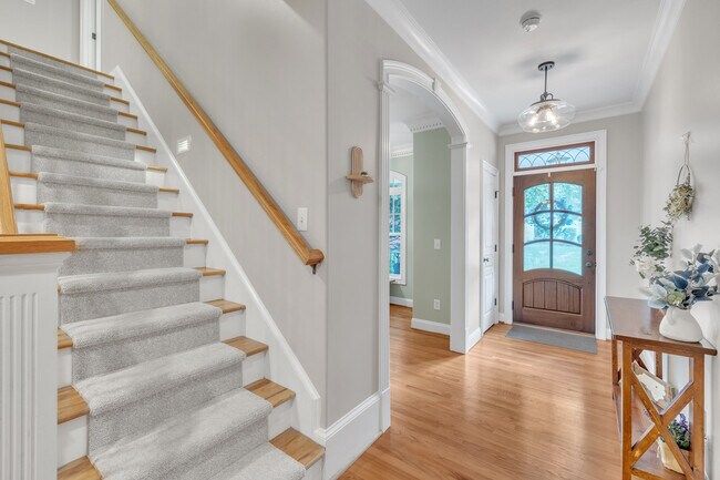 Foto del edificio - 617 Village Commons Ln