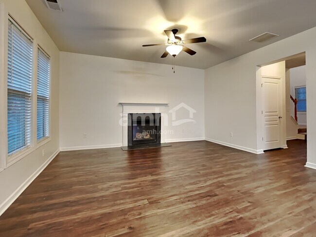 Foto del edificio - 308 Downing Creek Trl