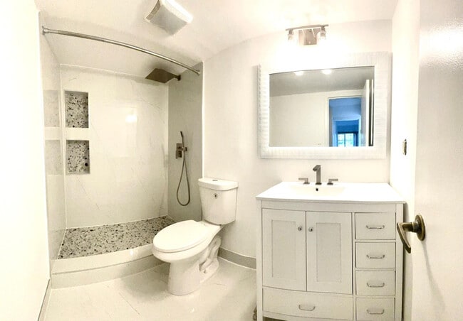 Foto del edificio - 4800 NW 79th Ave