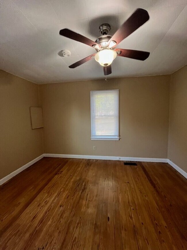 Foto del edificio - 2 bedroom, 1 bathroom home located in the heart of Lexington