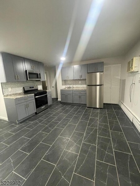 Primary Photo - 646 Freeman St