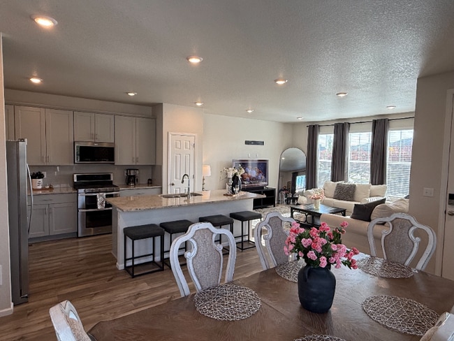 Photo - 900 Tarragon Rd House