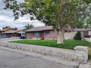 Building Photo - 9506 S Garnet Dr