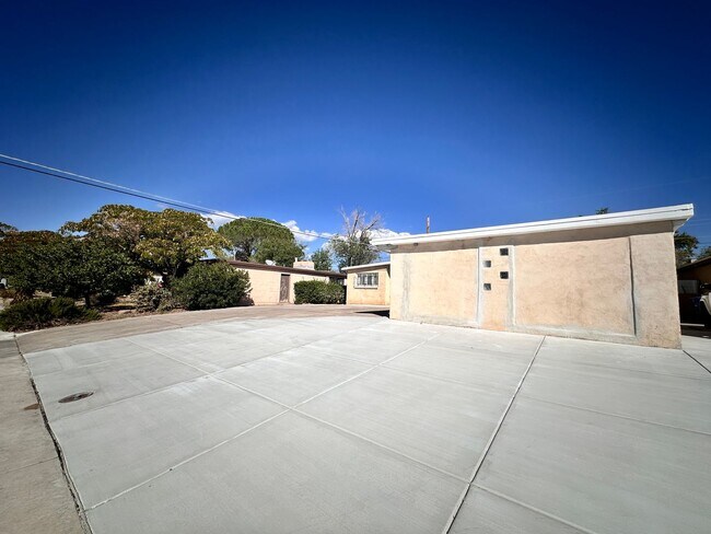 Foto del edificio - Move in special 4 Bedroom 2 Bathroom 1 Car...