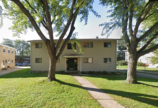 Building Photo - Lake Point Drive Apartments