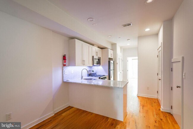 Building Photo - 1642 N Marshall St