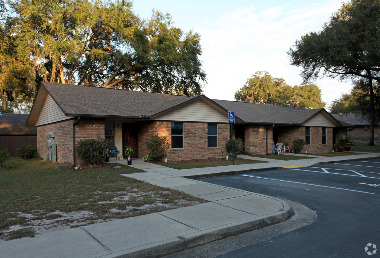 Building Photo - Rainbow Gardens Apartments