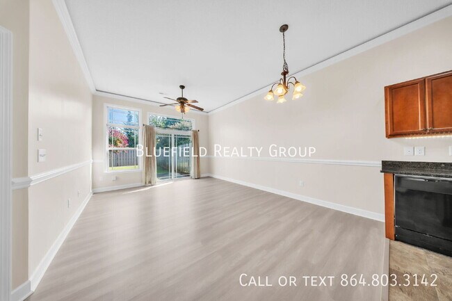 Foto del edificio - 562 Wesberry Cir