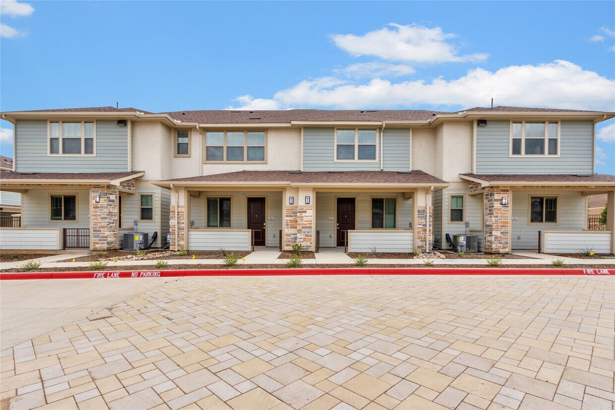 Foto principal - 5900 U.S. 287 Frontage Rd