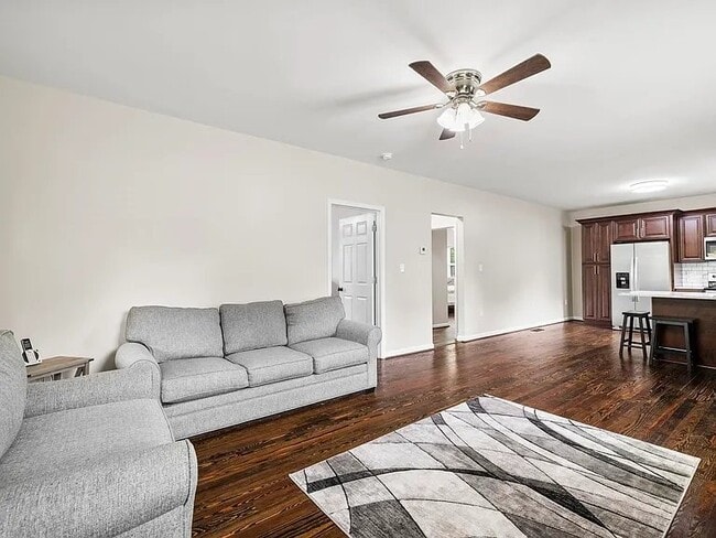 Foto del edificio - 73 E 8th St
