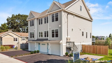 Building Photo - 995 Reef Rd