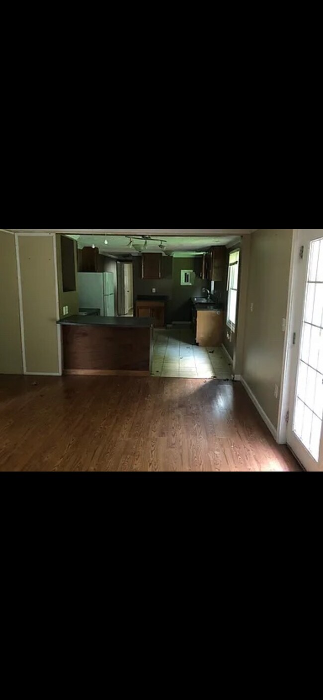 Building Photo - 161 Tanglewood Dr