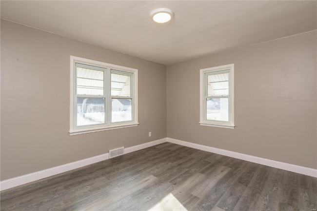 Building Photo - 9541 Theodosia Ave