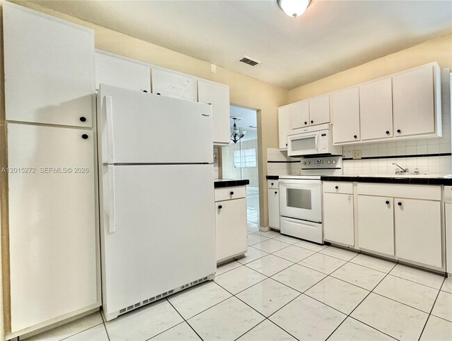 Building Photo - 2500 SW 81st Ave