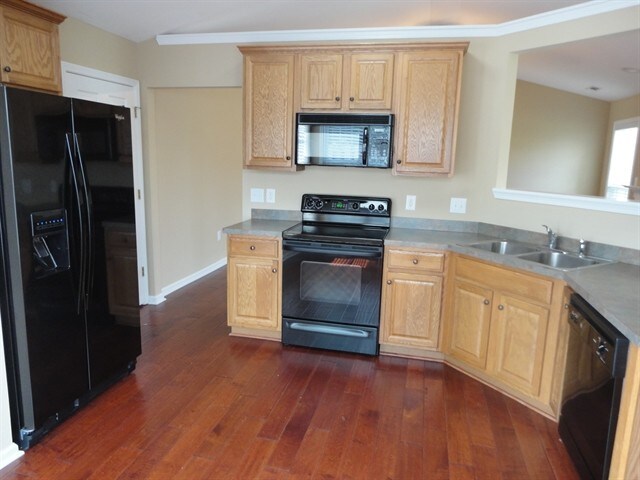 Building Photo - 229 Teaticket Court