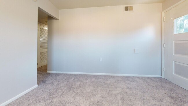 Foto del edificio - 10722 Gifford Ave