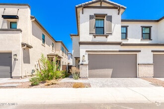 Building Photo - 4826 E Helena Dr