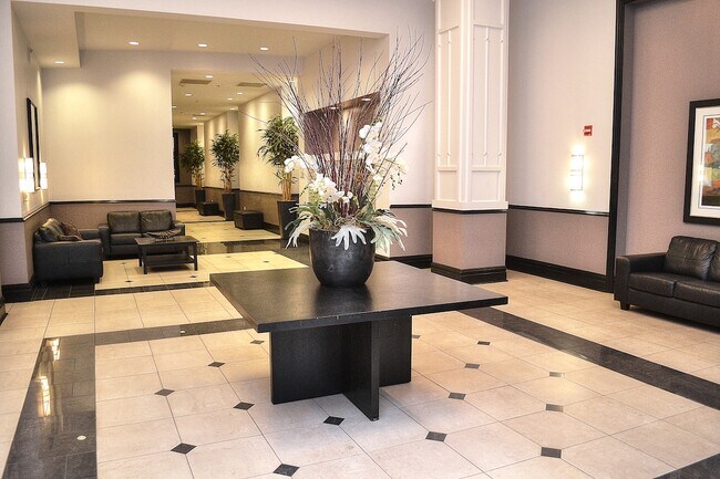 Professionally Designed Lobby - 1501 Locust St