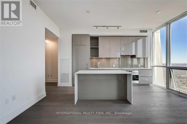 Building Photo - 1 Yorkville Ave