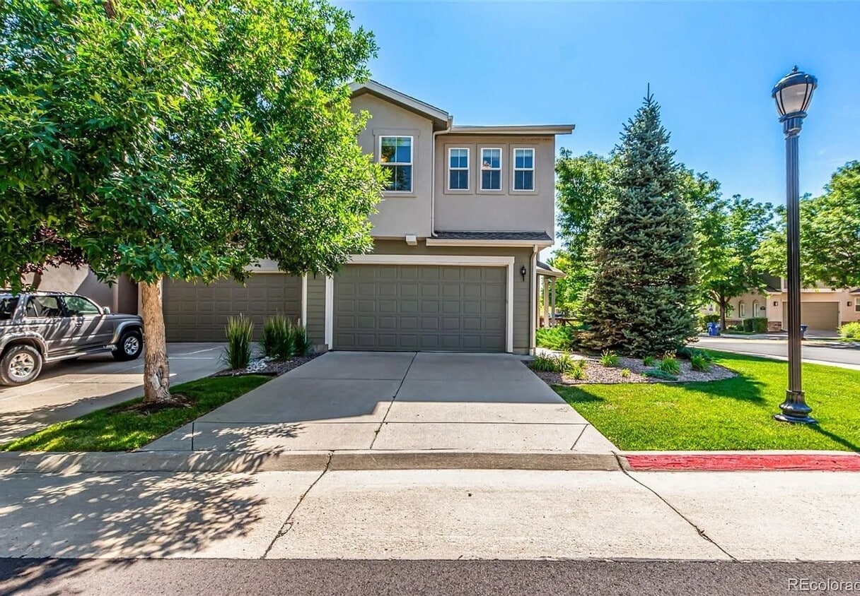 Primary Photo - Spacious 3BR Townhome in Englewood