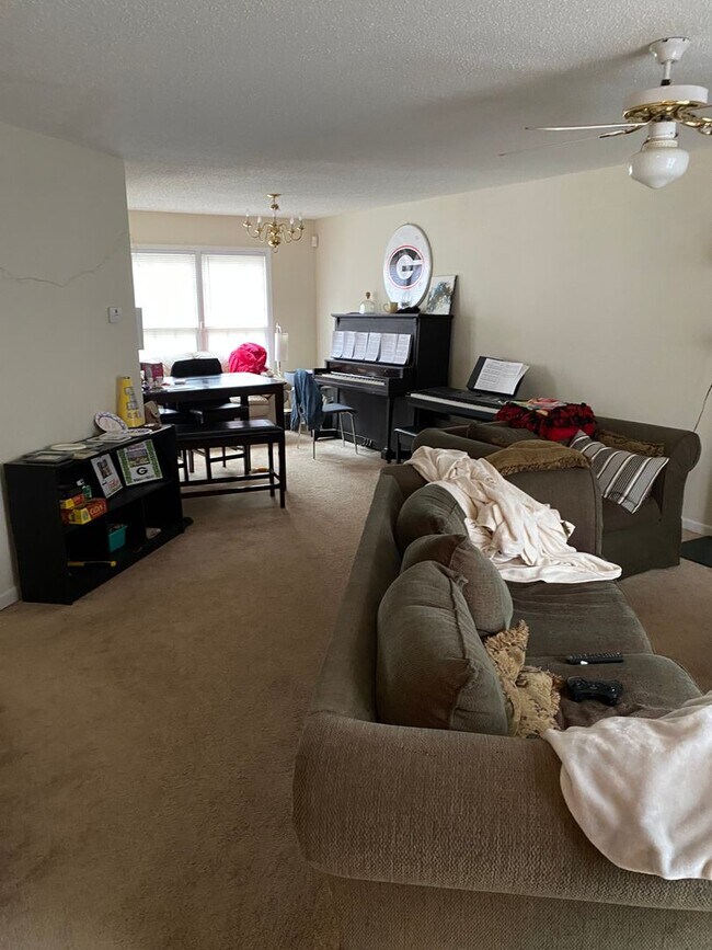 Foto del edificio - Wonderful 3 bedroom/2.5 bathroom House with 2 Car Garage in Snapfinger!
