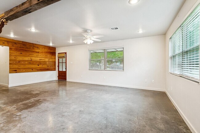 Building Photo - 426 Lafitte St