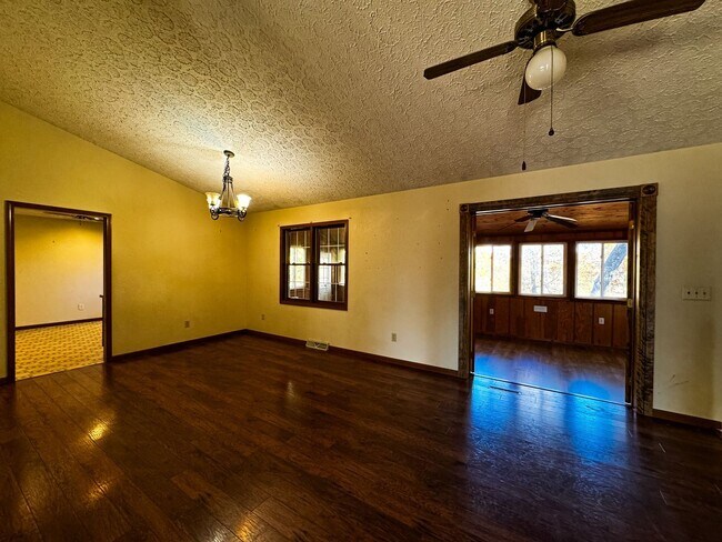 Building Photo - 5 br, 3 bath House - 16935 Lemming Lane
