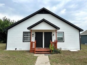 Building Photo - 813 Kingdom Cir