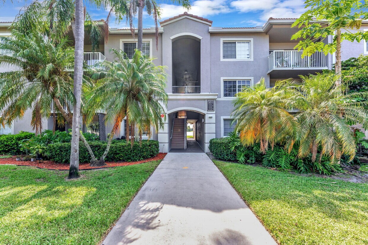 Foto principal - 5055 Wiles Rd