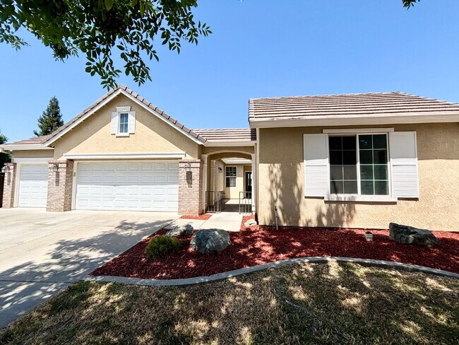 Building Photo - North Merced: Spacious end of cul-de-sac 4...