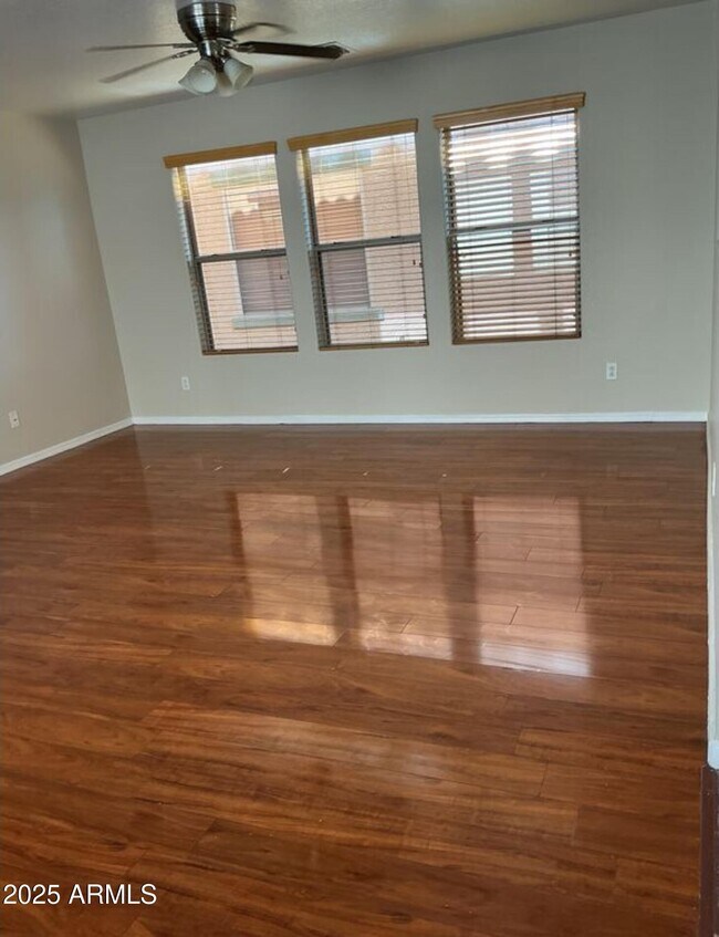Foto del edificio - 6362 W Barbara Ave