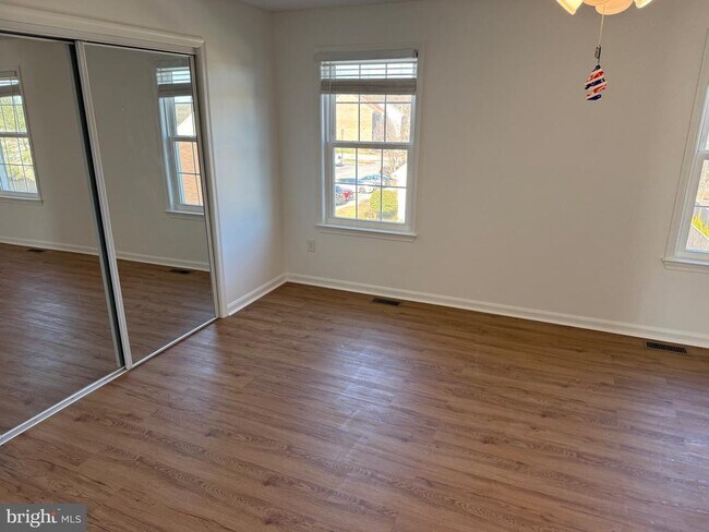 Foto del edificio - 946 Chesney Ln