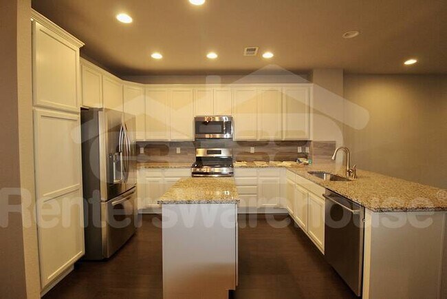 Building Photo - AVAILABLE 3/1/2026 - Nice 3BD/2.5BA Townhome in Greenwood Village