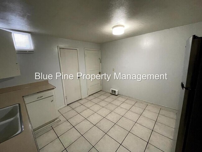 Building Photo - 3372 E Iona Rd