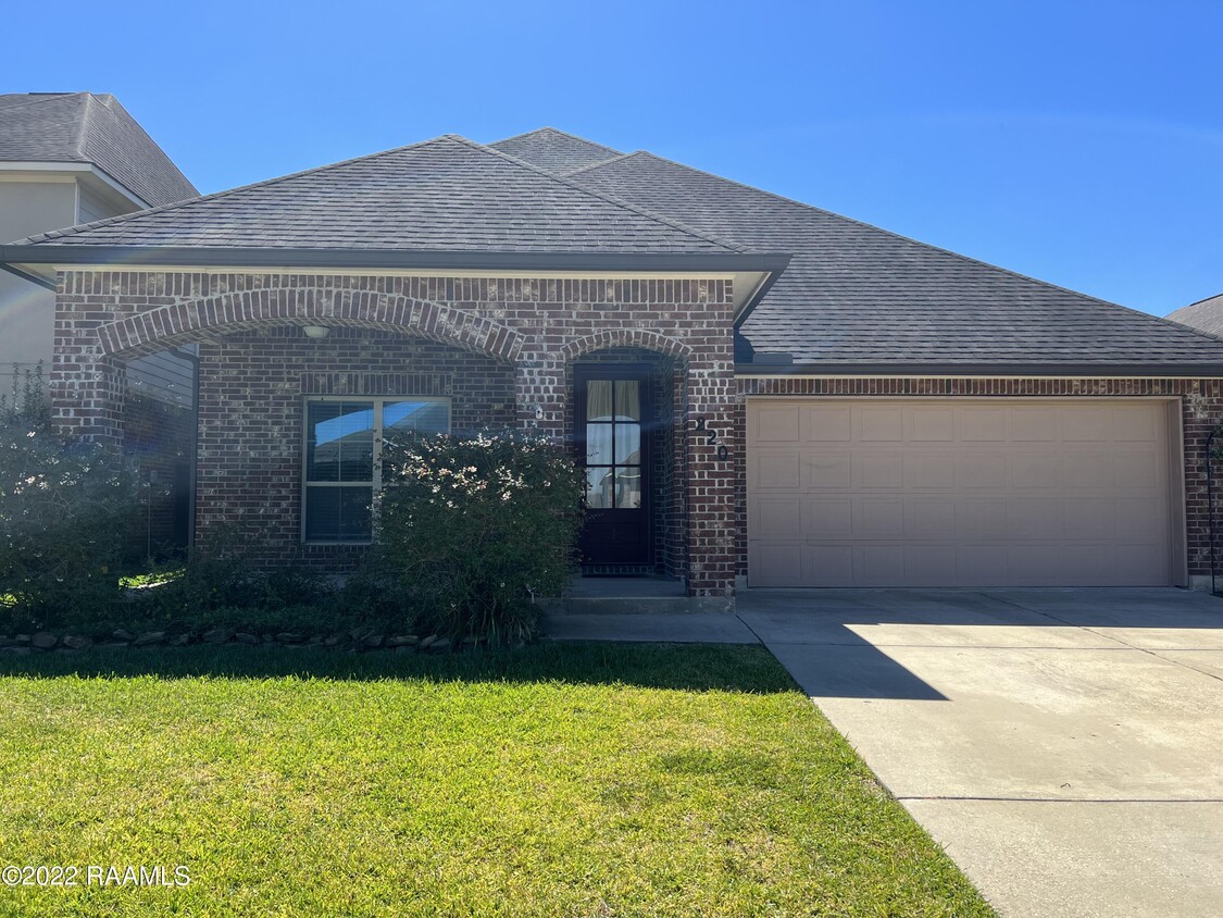 Primary Photo - 220 Forest Grove Dr