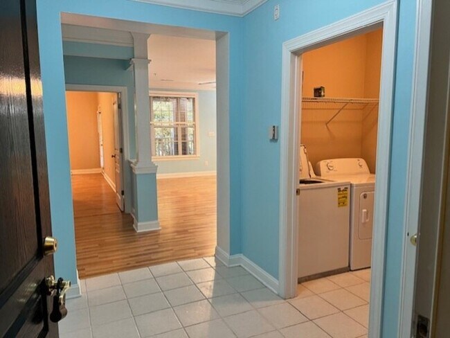 Foto del edificio - 414 Glencrest Pl