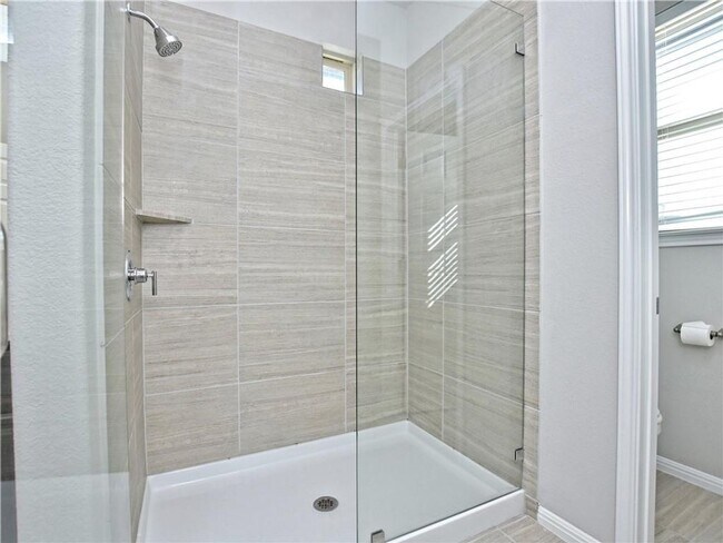 Foto del edificio - Alluring  Single Family Home | 3 BR/2.5BA | Peaceful Backyard| Coming Soon!