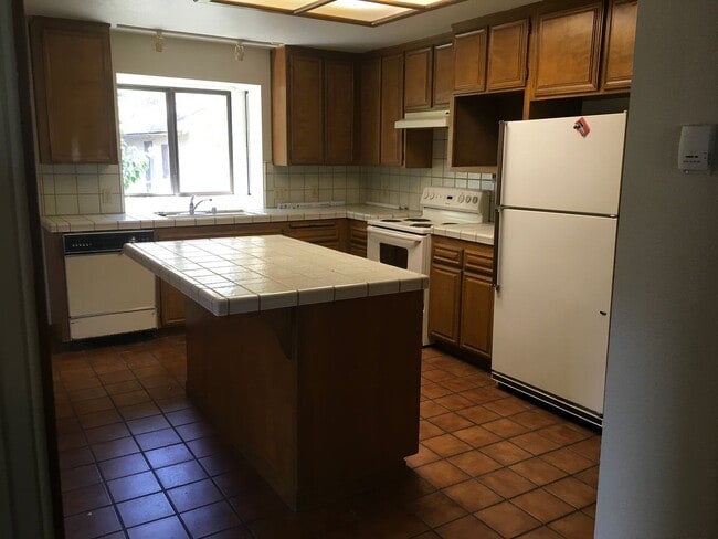 Building Photo - Charming Home, with detached garage