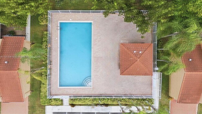 Foto del edificio - 16061 NW 24th St