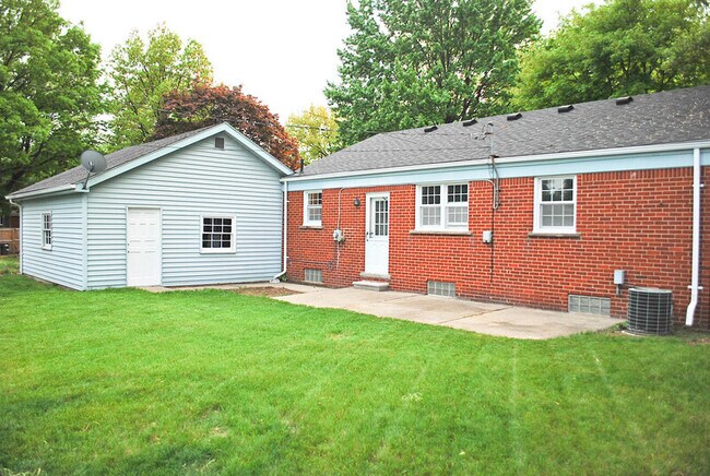 Building Photo - 9268 Gillman St
