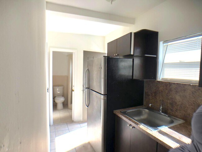 Kitchen - 1506 SW 23rd Ave