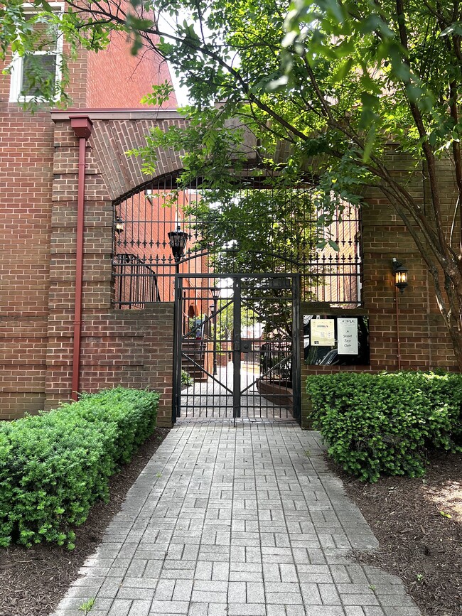 Building Photo - 1477 A St NE