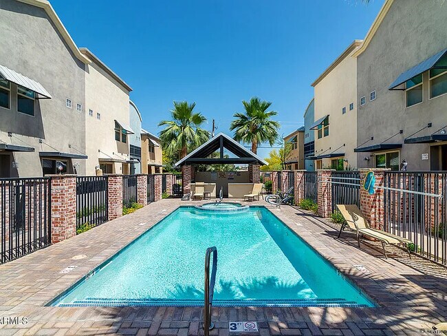 Building Photo - 1406 W Main St