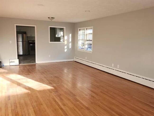 Foto del edificio - Beautiful and spacious newly r